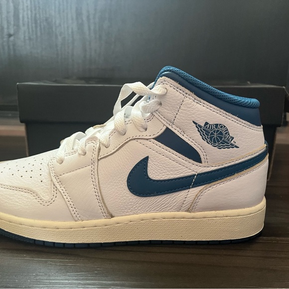 Nike Other - Boys Nike Air Jordan Mid SE